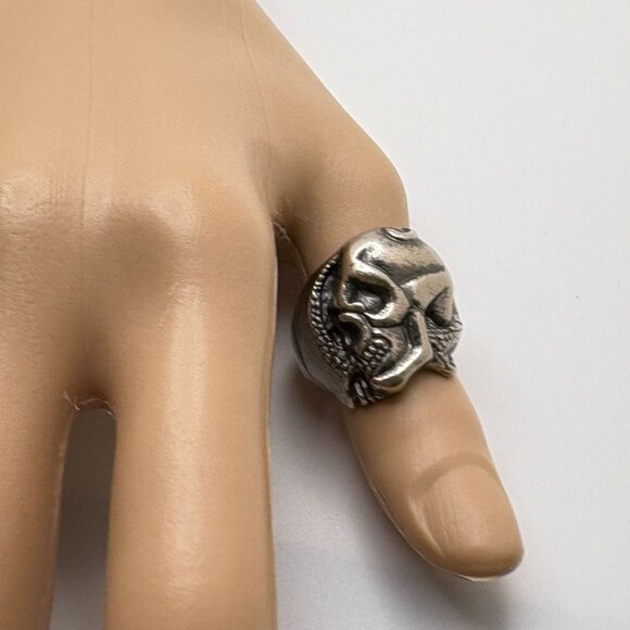 Vintage Large Skull Ring Silver Tone Bold Gothic Halloween Biker Horror Punk - Picture 2 of 8